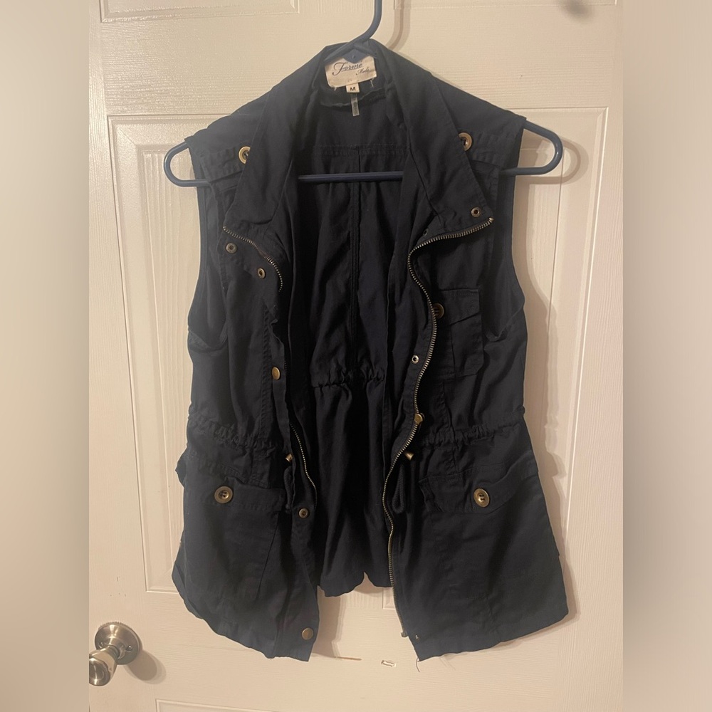 women’s medium sleeveless top